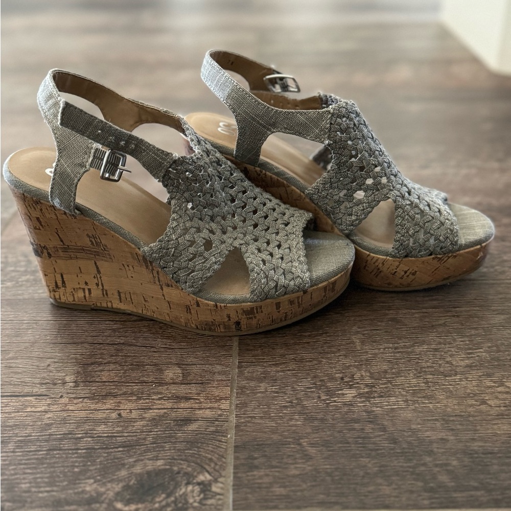 SO- Women's Wedge Sandals size 7M - Gray